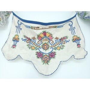 VTG Scandinavian Artistic Floral Embroider Crochet Kerchief Banner Handmade Deco